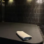 Hydra Haven L Sauna & Jacuzzi L Luxury Wellness Loft Апартаменты