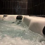 Hydra Haven L Sauna & Jacuzzi L Luxury Wellness Loft Lejlighed