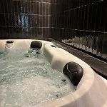 Hydra Haven L Sauna & Jacuzzi L Luxury Wellness Loft Lejlighed *