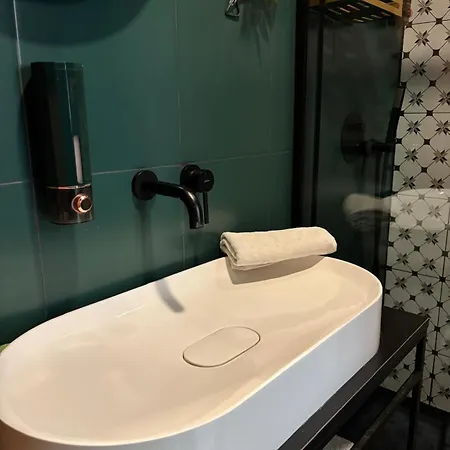 Hydra Haven L Sauna & Jacuzzi L Luxury Wellness Loft Lejlighed