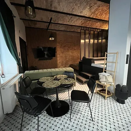 Hydra Haven L Sauna & Jacuzzi L Luxury Wellness Loft