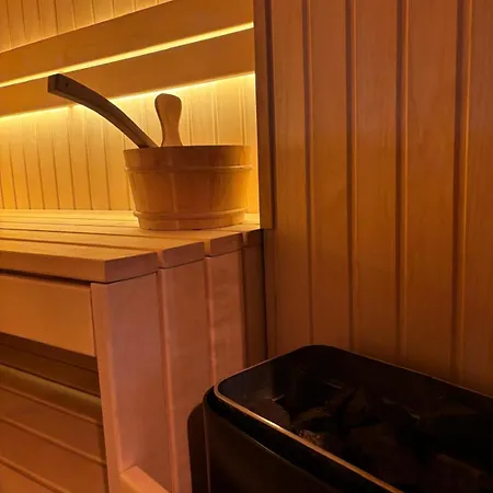 Hydra Haven L Sauna & Jacuzzi L Luxury Wellness Loft Lägenhet *