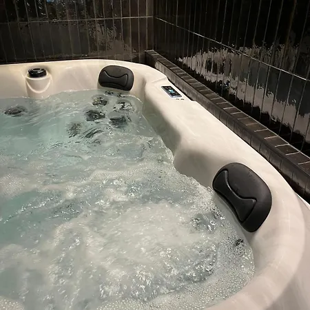 Hydra Haven L Sauna & Jacuzzi L Luxury Wellness Loft Lägenhet