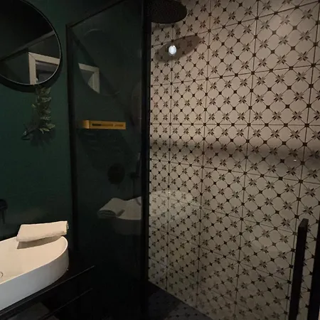 Hydra Haven L Sauna & Jacuzzi L Luxury Wellness Loft Lägenhet *