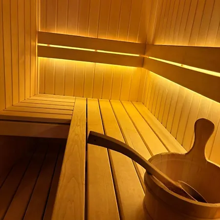 Hydra Haven L Sauna & Jacuzzi L Luxury Wellness Loft