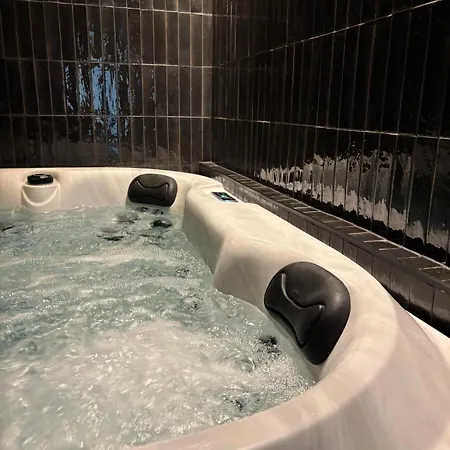 Hydra Haven L Sauna & Jacuzzi L Luxury Wellness Loft Lägenhet *