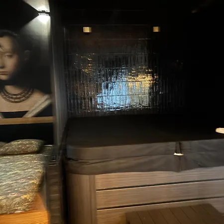 Hydra Haven L Sauna & Jacuzzi L Luxury Wellness Loft Lägenhet