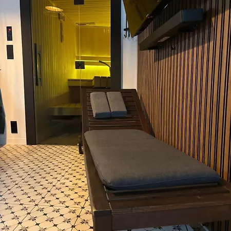 Hydra Haven L Sauna & Jacuzzi L Luxury Wellness Loft