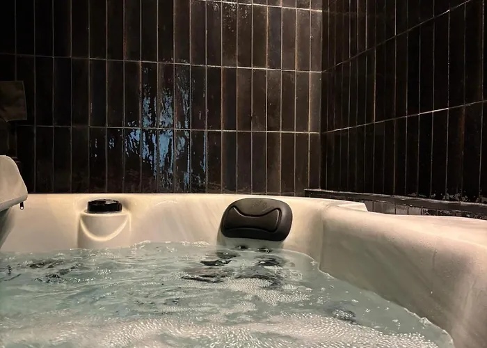 Апартаменты Hydra Haven L Sauna & Jacuzzi L Luxury Wellness Loft *