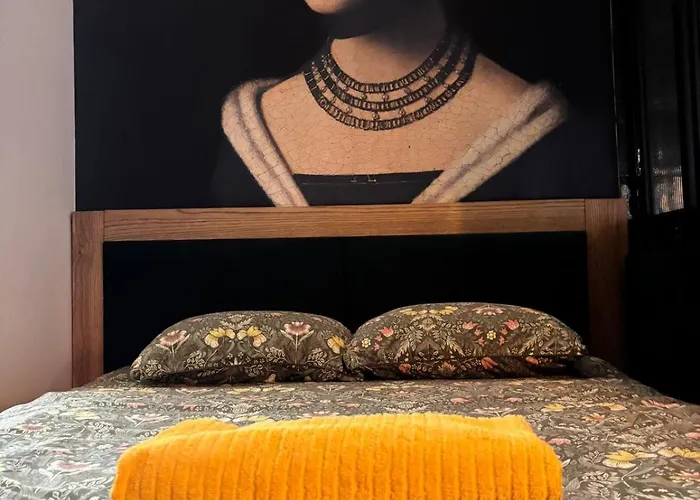 Hydra Haven L Sauna & Jacuzzi L Luxury Wellness Loft *