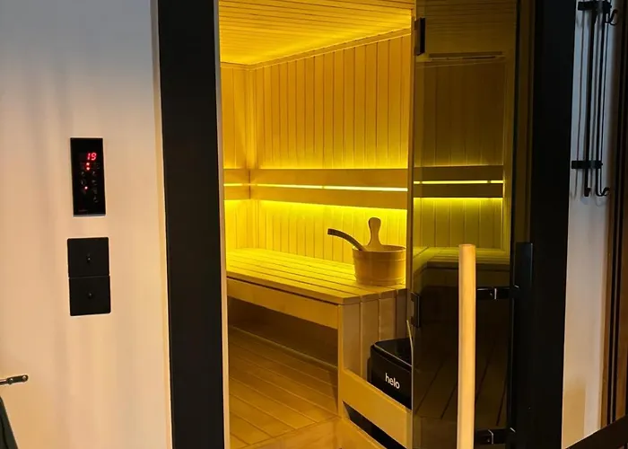 Hydra Haven L Sauna & Jacuzzi L Luxury Wellness Loft *