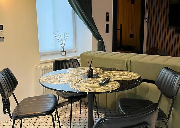 Hydra Haven L Sauna & Jacuzzi L Luxury Wellness Loft Lejlighed