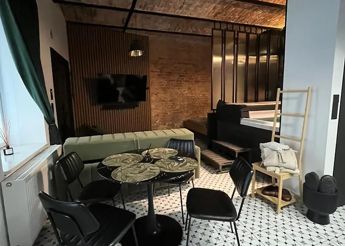 Hydra Haven L Sauna & Jacuzzi L Luxury Wellness Loft