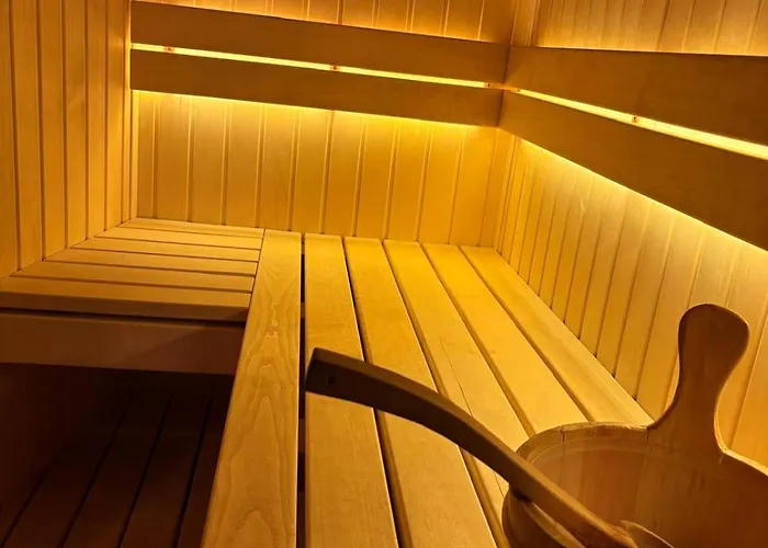 Hydra Haven L Sauna & Jacuzzi L Luxury Wellness Loft