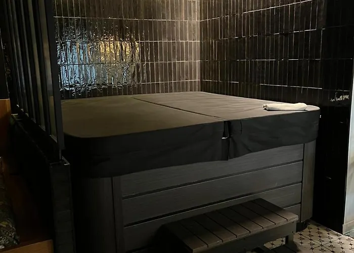Hydra Haven L Sauna & Jacuzzi L Luxury Wellness Loft Lejlighed *